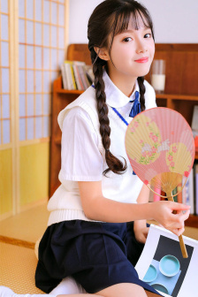 公与秀婷厨房猛烈进出视频
